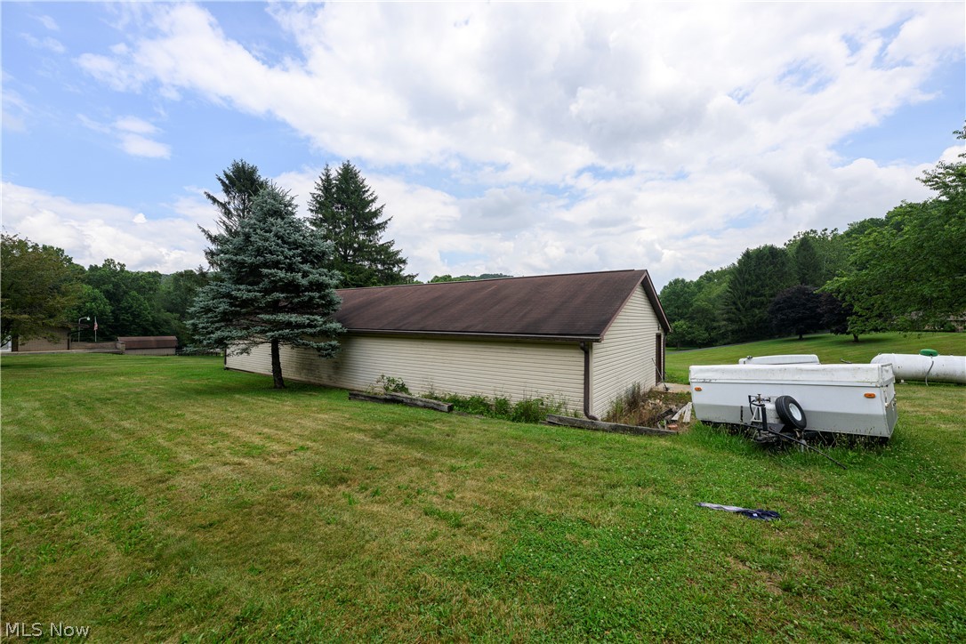 6091 Mills Drive SE Uhrichsville OH 44683