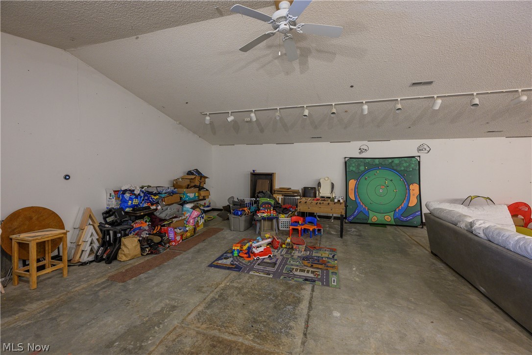 6091 Mills Drive SE Uhrichsville OH 44683