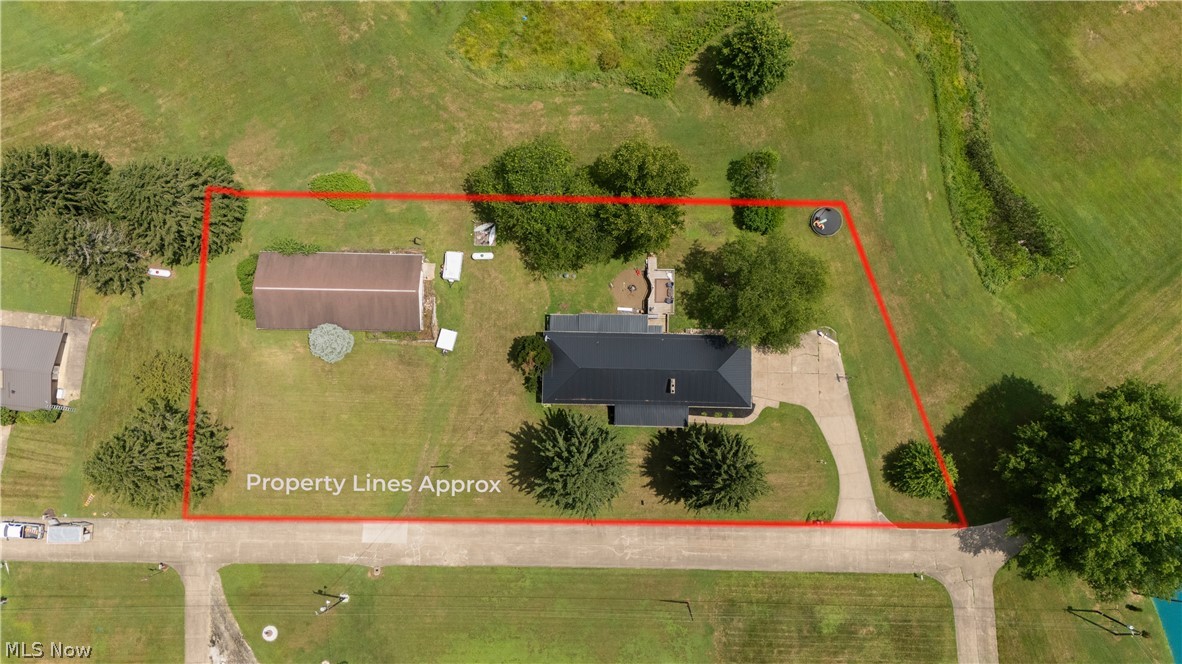 6091 Mills Drive SE Uhrichsville OH 44683
