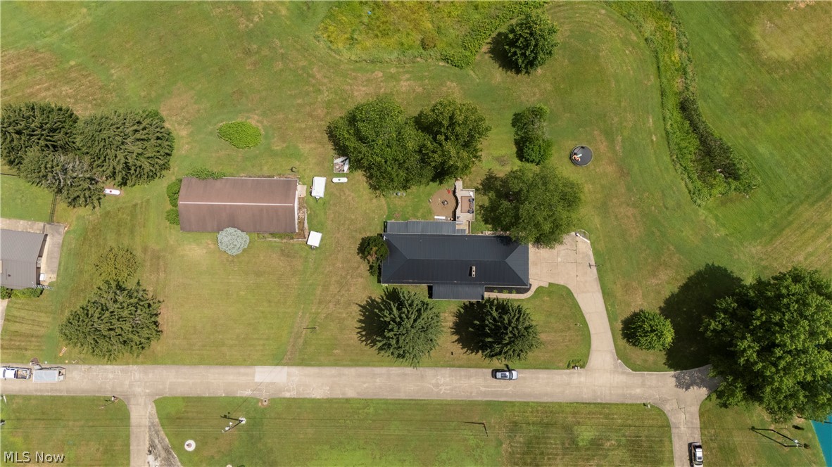 6091 Mills Drive SE Uhrichsville OH 44683