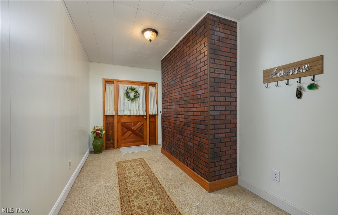 6091 Mills Drive SE Uhrichsville OH 44683