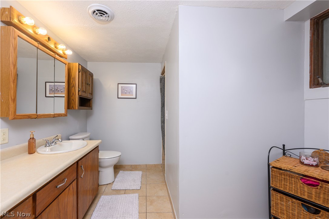 6091 Mills Drive SE Uhrichsville OH 44683