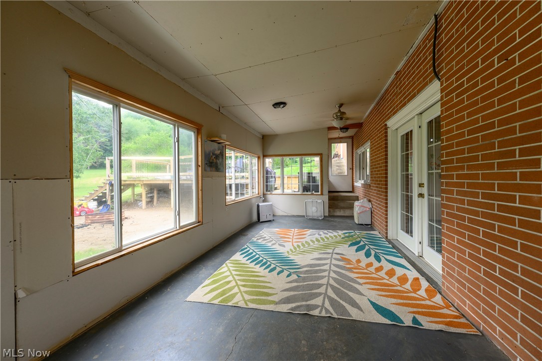 6091 Mills Drive SE Uhrichsville OH 44683