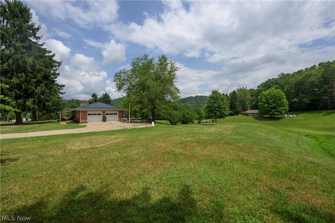 6091 Mills Drive SE Uhrichsville OH 44683