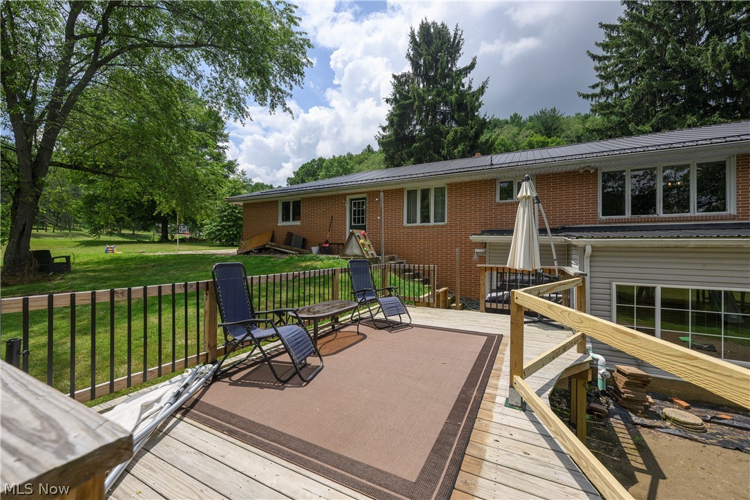 6091 Mills Drive SE Uhrichsville OH 44683