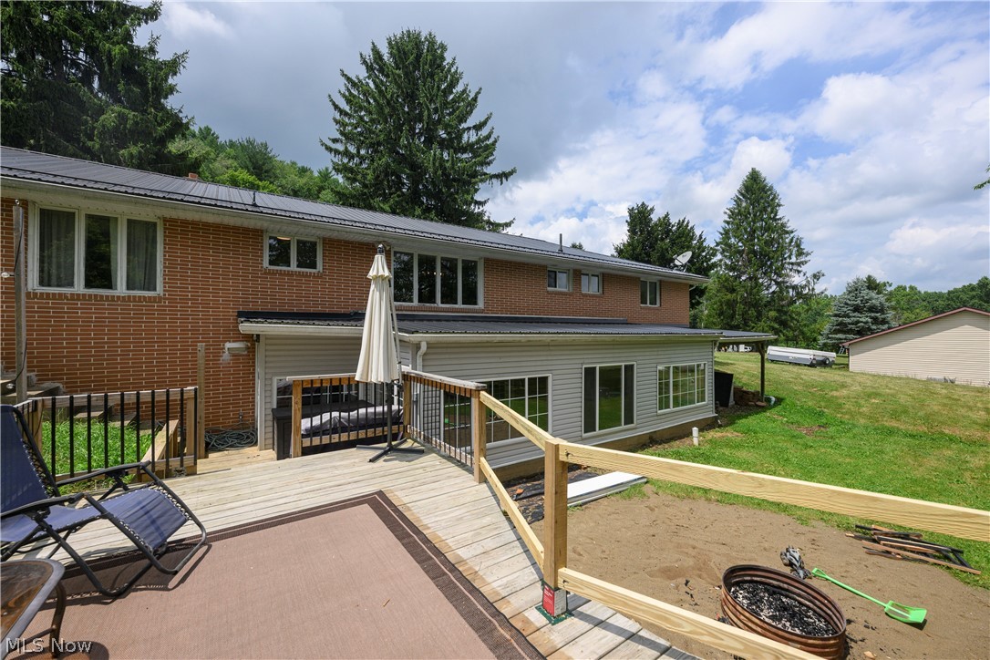 6091 Mills Drive SE Uhrichsville OH 44683