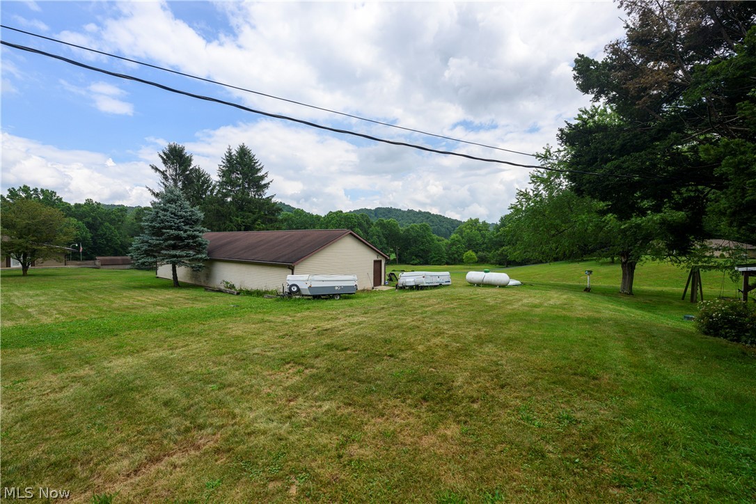 6091 Mills Drive SE Uhrichsville OH 44683
