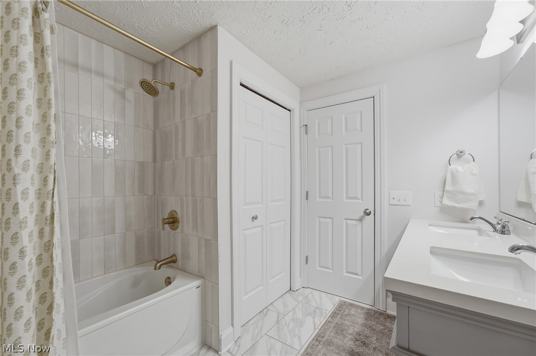 6093 Anchorport Circle NW Canton OH 44718