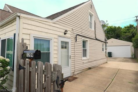 1209 Commonwealth Avenue Mayfield Heights OH 44124