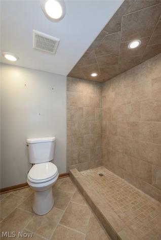 2751 Valley Road Cuyahoga Falls OH 44223
