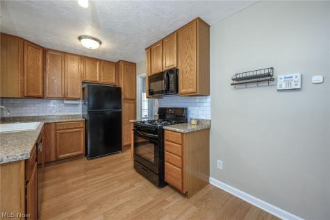 2751 Valley Road Cuyahoga Falls OH 44223