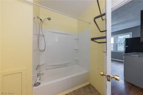 827 Starkweather Avenue Cleveland OH 44113
