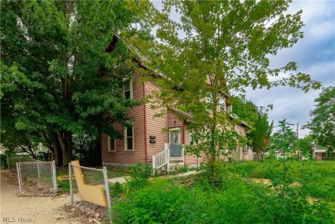827 Starkweather Avenue Cleveland OH 44113