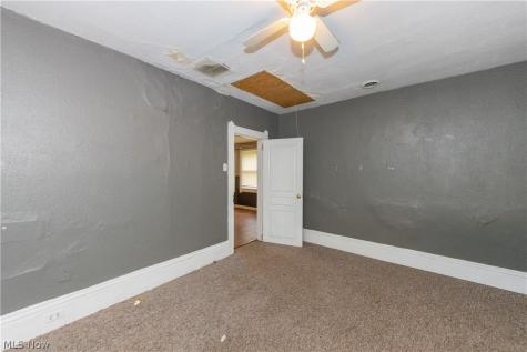 827 Starkweather Avenue Cleveland OH 44113