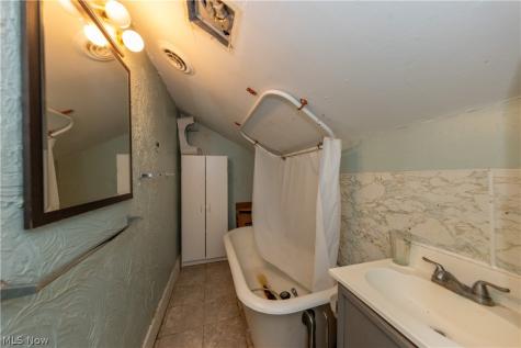 827 Starkweather Avenue Cleveland OH 44113