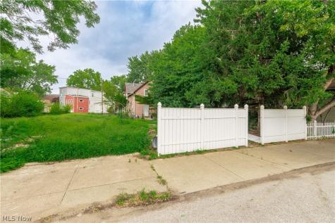 827 Starkweather Avenue Cleveland OH 44113