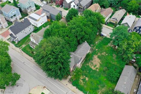 827 Starkweather Avenue Cleveland OH 44113