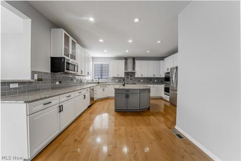 38691 Amberwood Drive Avon OH 44011