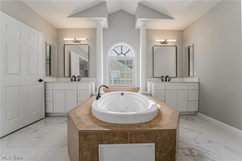 38691 Amberwood Drive Avon OH 44011