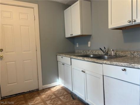 621 Creedmore Avenue Barberton OH 44203