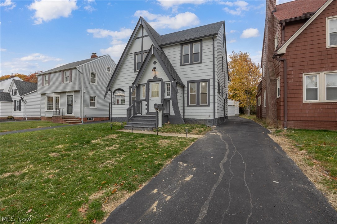 939 Vineshire Road Cleveland Heights OH 44121