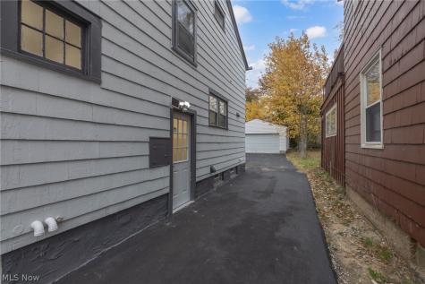 939 Vineshire Road Cleveland Heights OH 44121