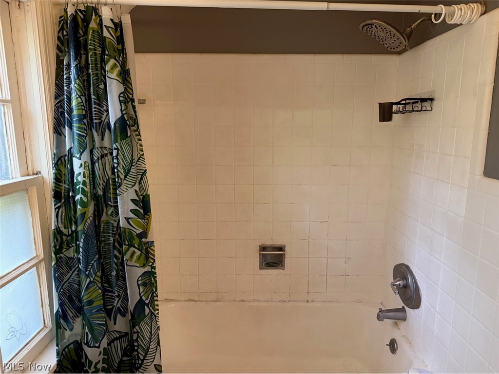 879 Medford Road Cleveland Heights OH 44121