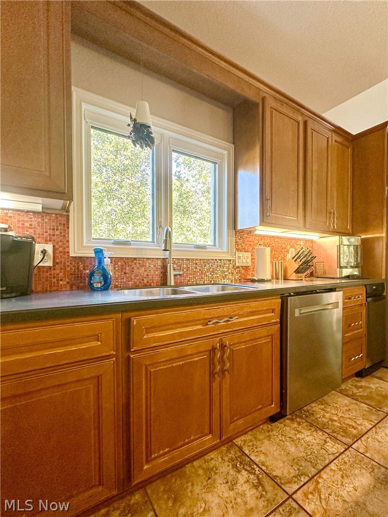 400 Amber Drive SE Warren OH 44484
