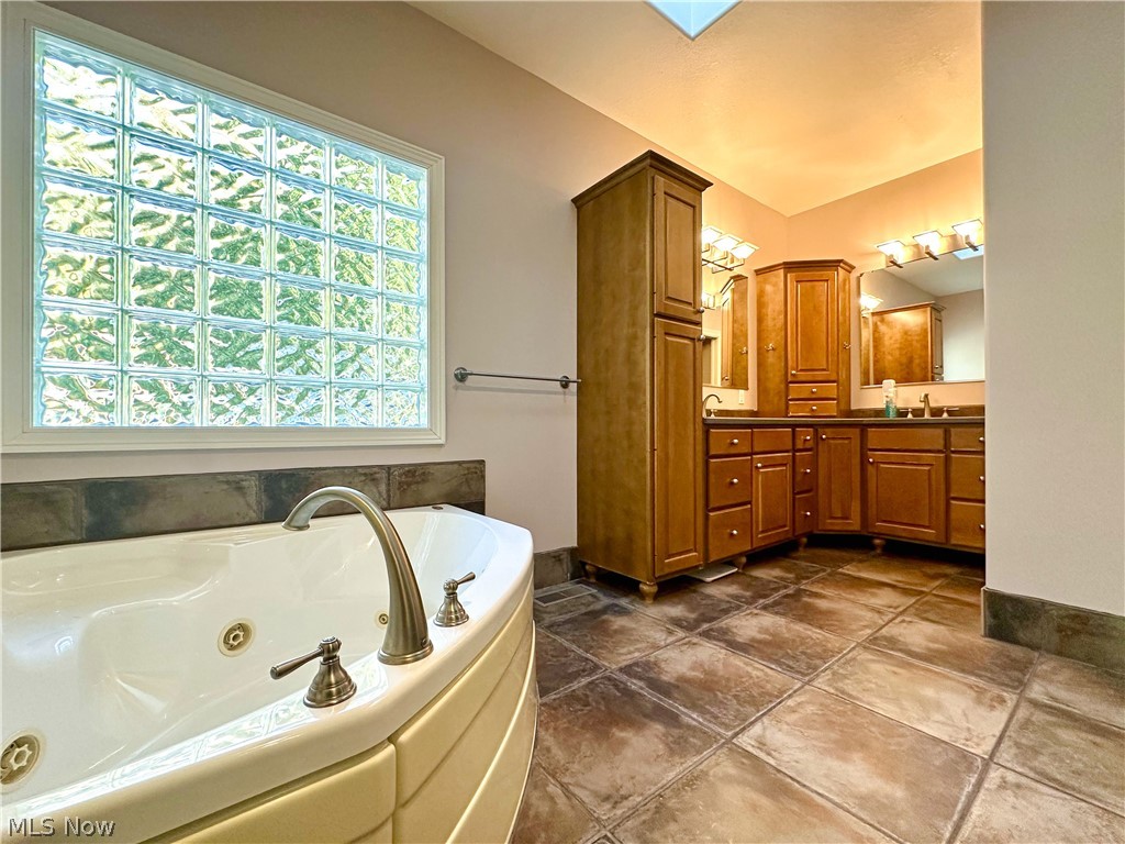 400 Amber Drive SE Warren OH 44484