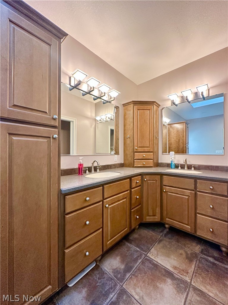 400 Amber Drive SE Warren OH 44484
