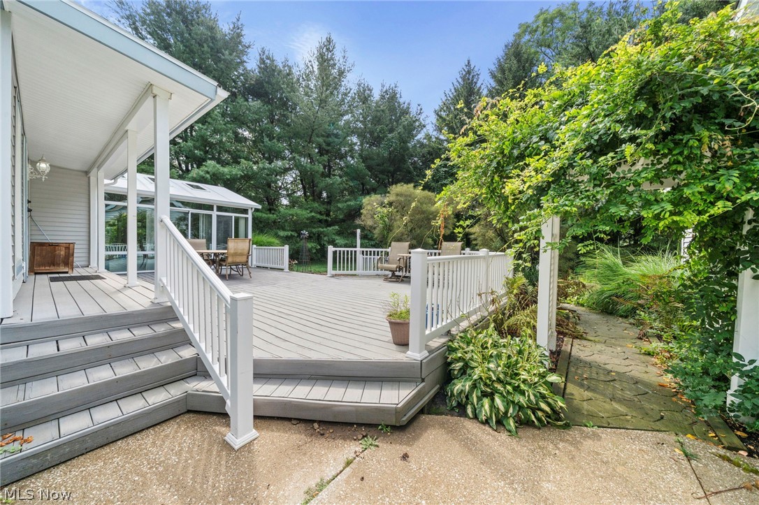 10689 Vaughn Road Mantua OH 44255