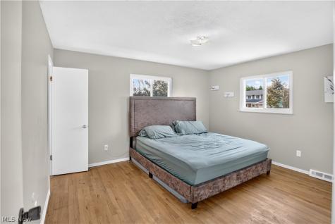5040 Sandy Hook Drive Parma OH 44134