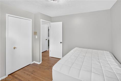 5040 Sandy Hook Drive Parma OH 44134