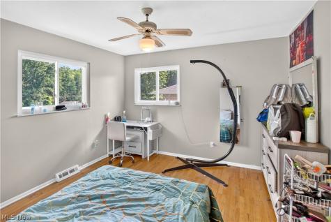 5040 Sandy Hook Drive Parma OH 44134