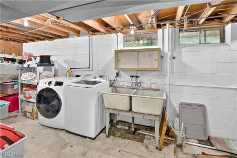 5040 Sandy Hook Drive Parma OH 44134