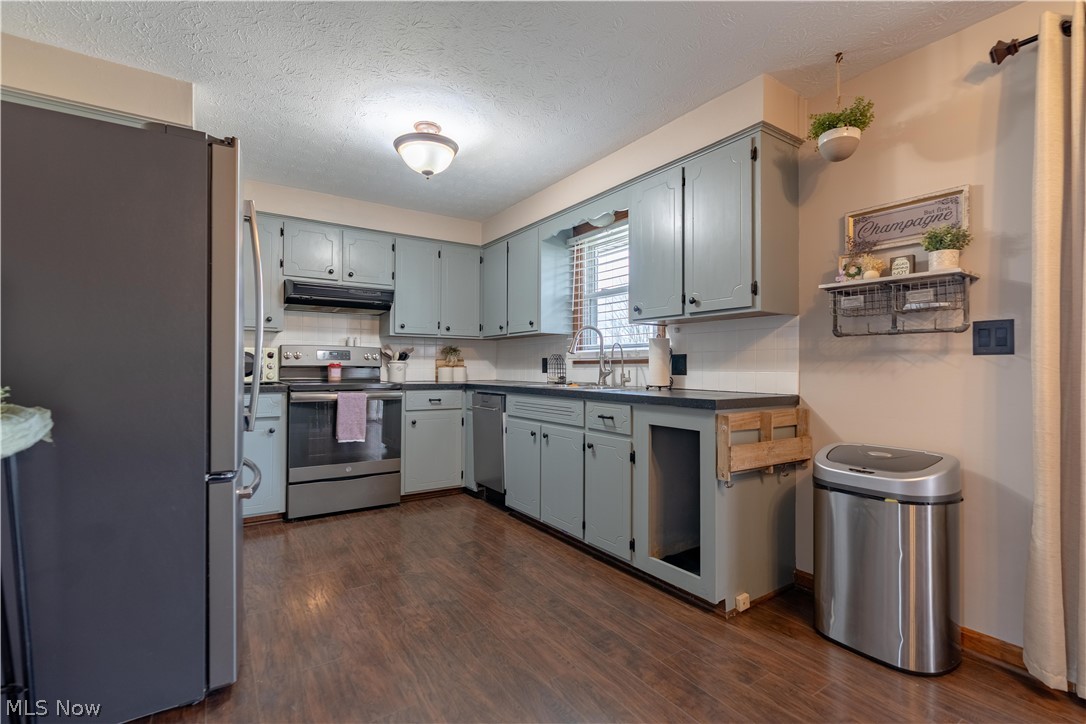 13700 Market Avenue N Hartville OH 44632