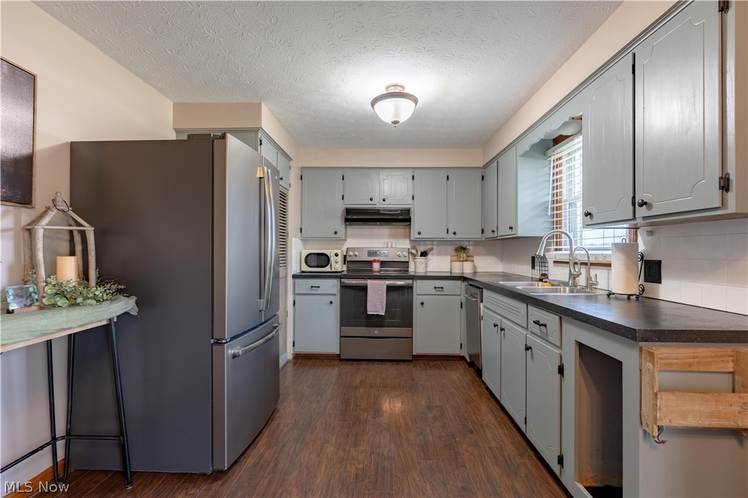 13700 Market Avenue N Hartville OH 44632