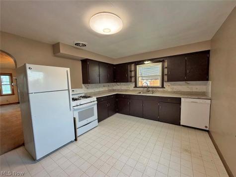 706 Broad Avenue NW Canton OH 44708