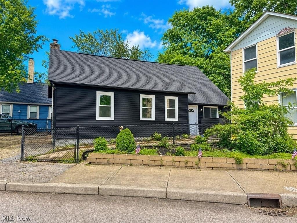842 Starkweather Avenue Cleveland OH 44113