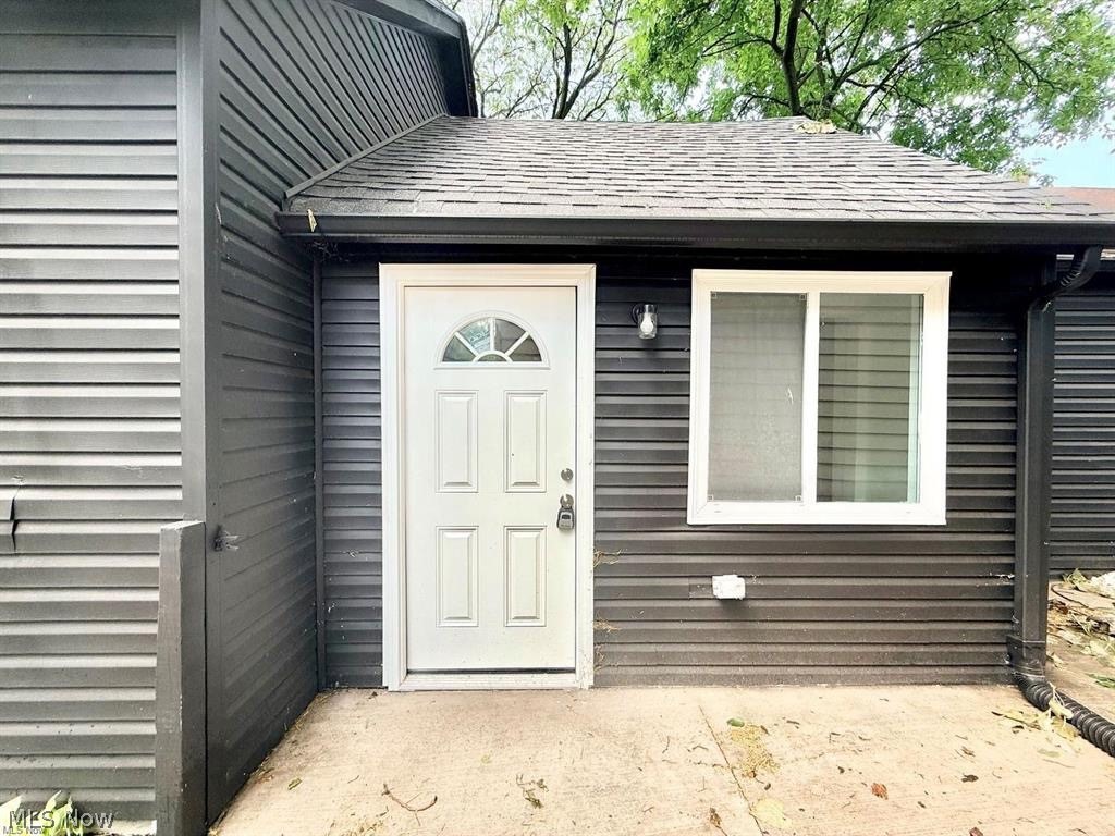 842 Starkweather Avenue Cleveland OH 44113