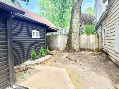 842 Starkweather Avenue Cleveland OH 44113