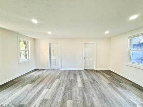 842 Starkweather Avenue Cleveland OH 44113