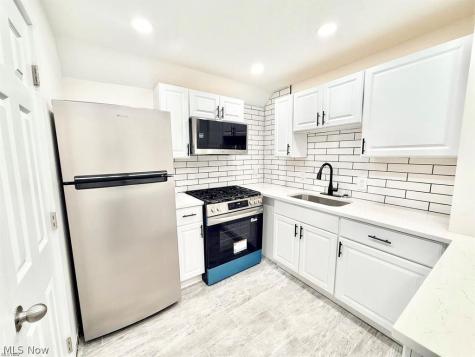 842 Starkweather Avenue Cleveland OH 44113