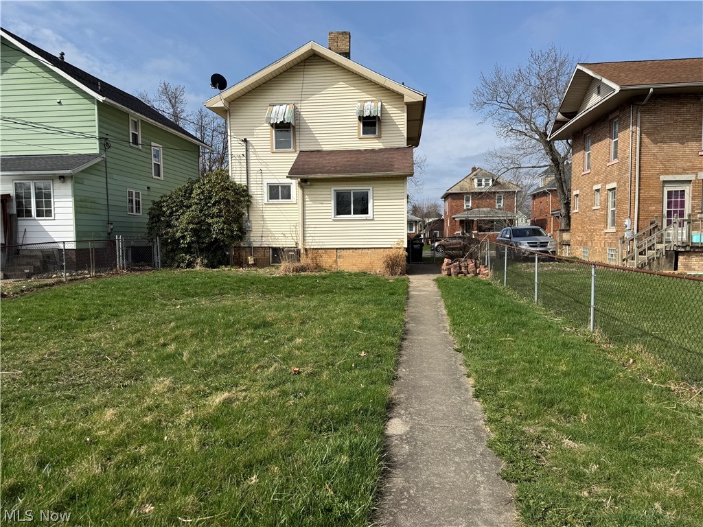 717 N Dawson Street Uhrichsville OH 44683