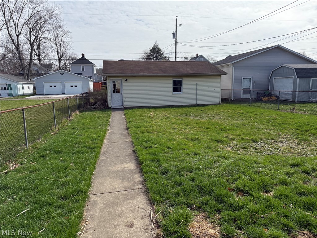717 N Dawson Street Uhrichsville OH 44683