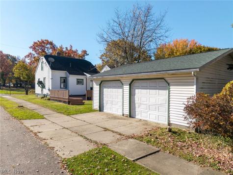 173 W Way Street Barberton OH 44203