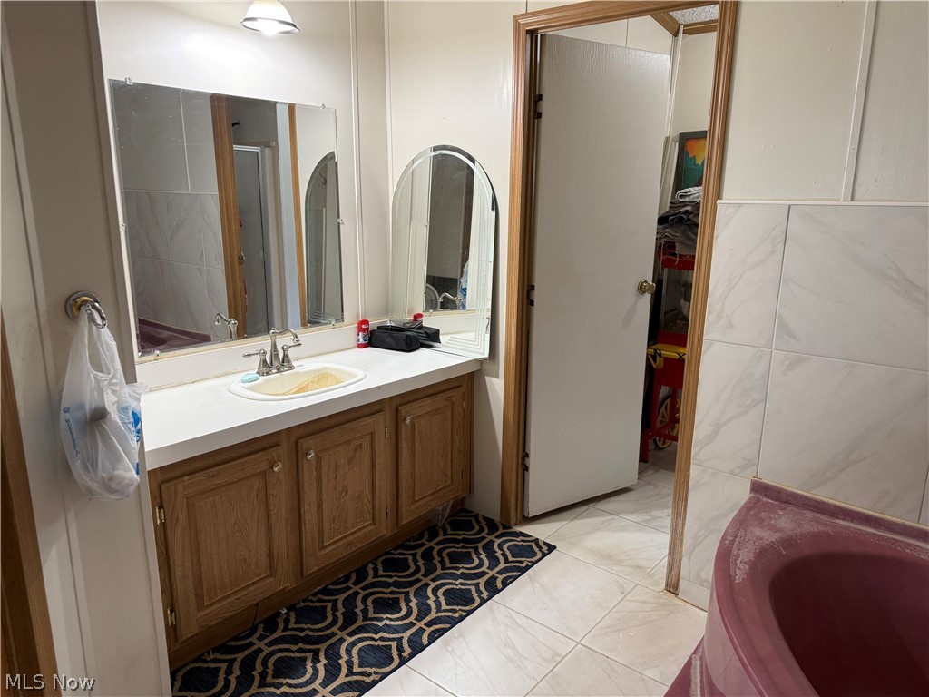 5347 Angela Drive NW Beach City OH 44608