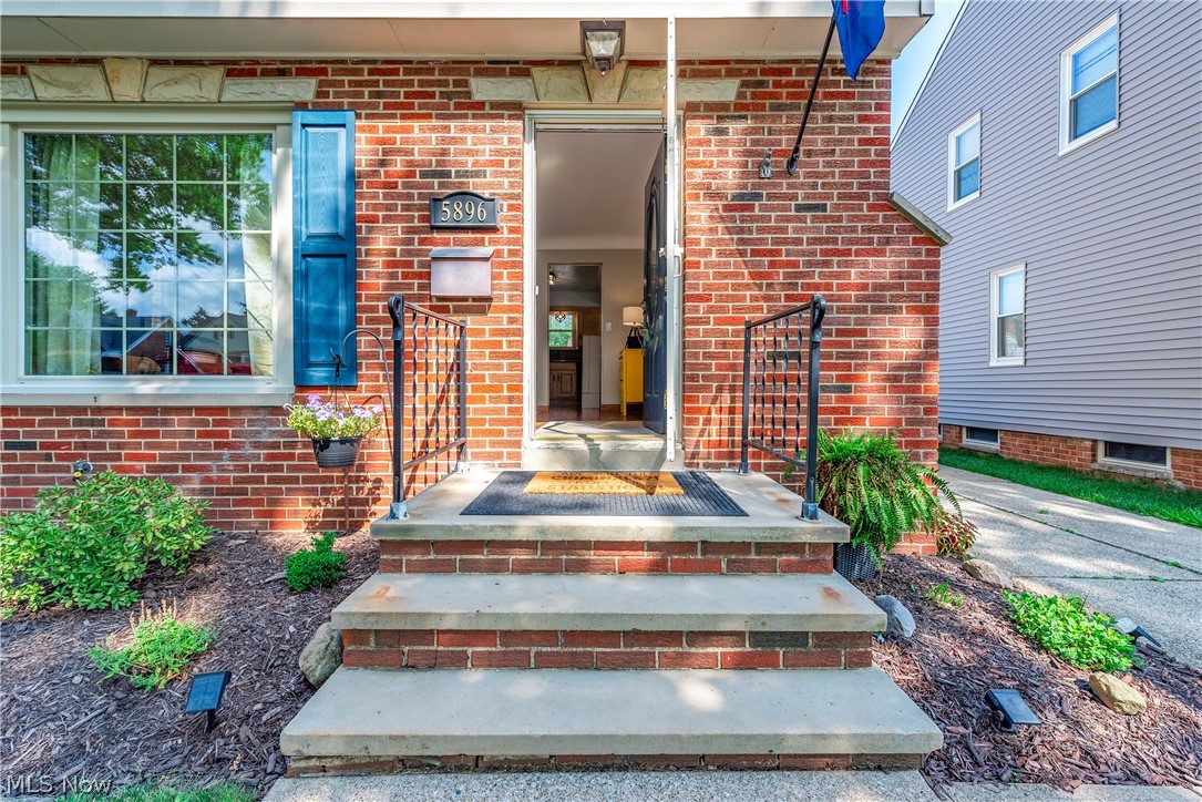 5896 Hodgman Drive Parma Heights OH 44130