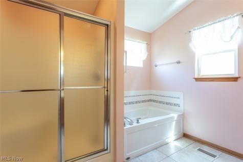457 Harvest Lane Seven Hills OH 44131