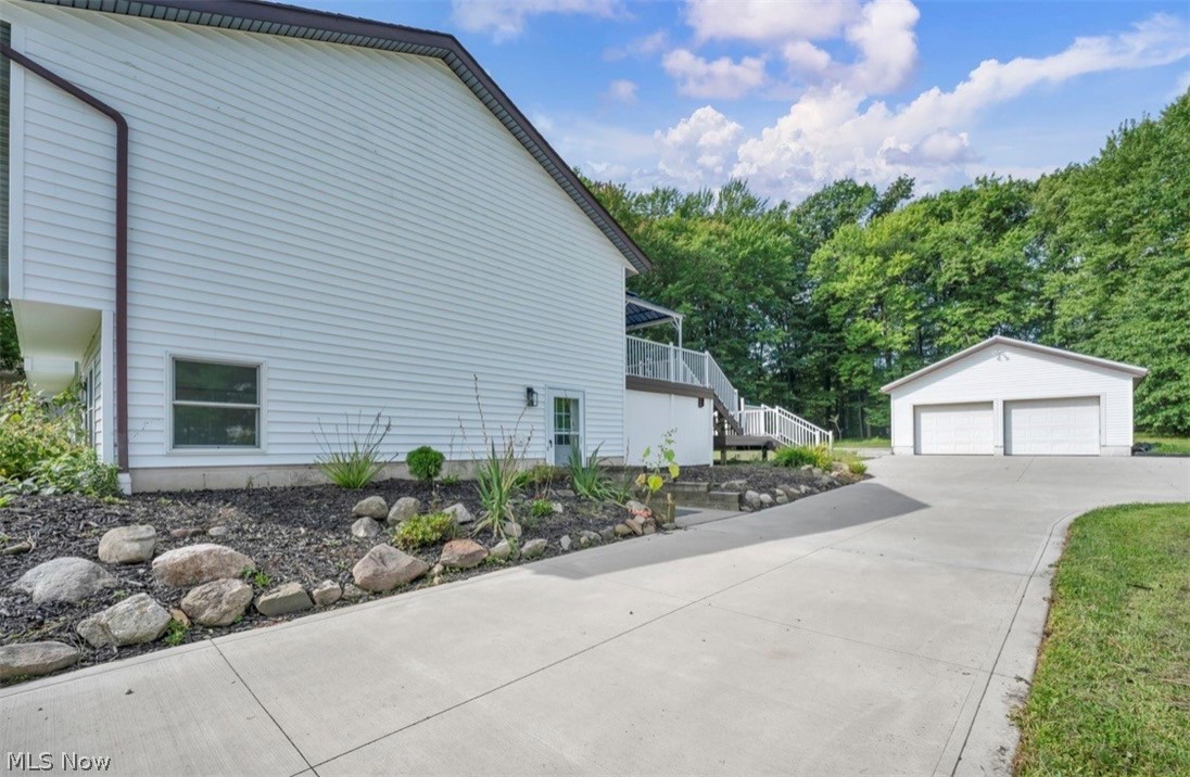 10142 Hillcrest Road Kirtland OH 44094